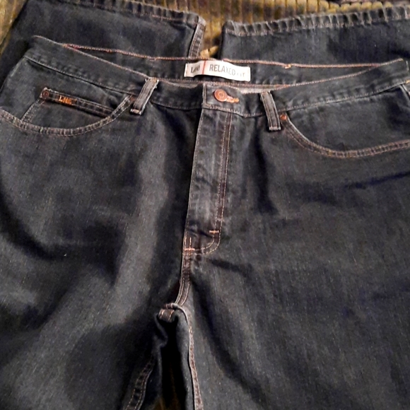 Lee denim jeans relaxed fit straight. Mens 40x32. Dark blue denim, like new! - Picture 2 of 6